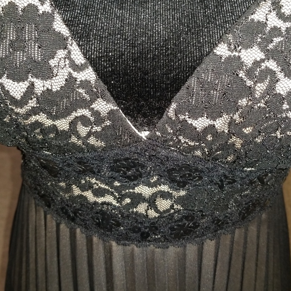 Dress - Picture 7 of 8